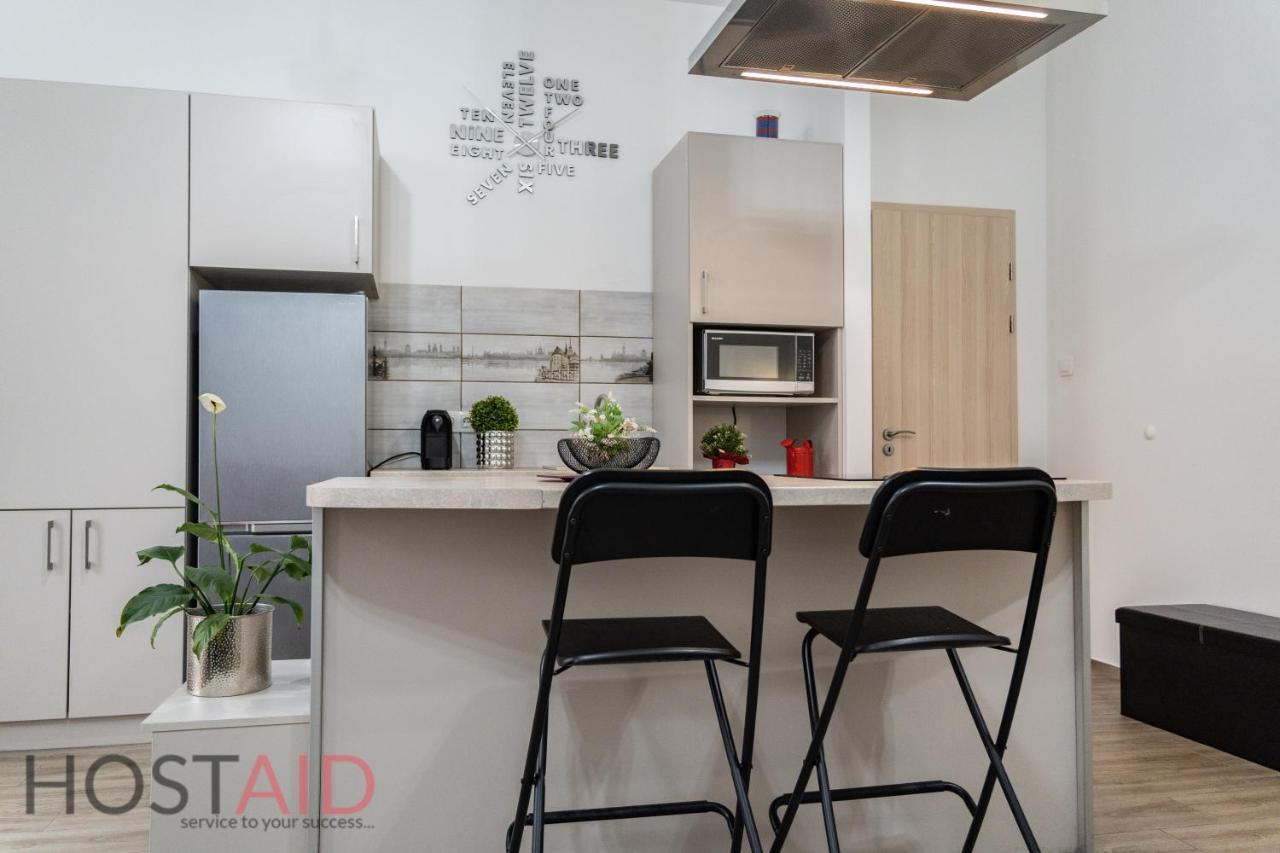 B17 Apartment - Hostaid Budapest Exterior photo